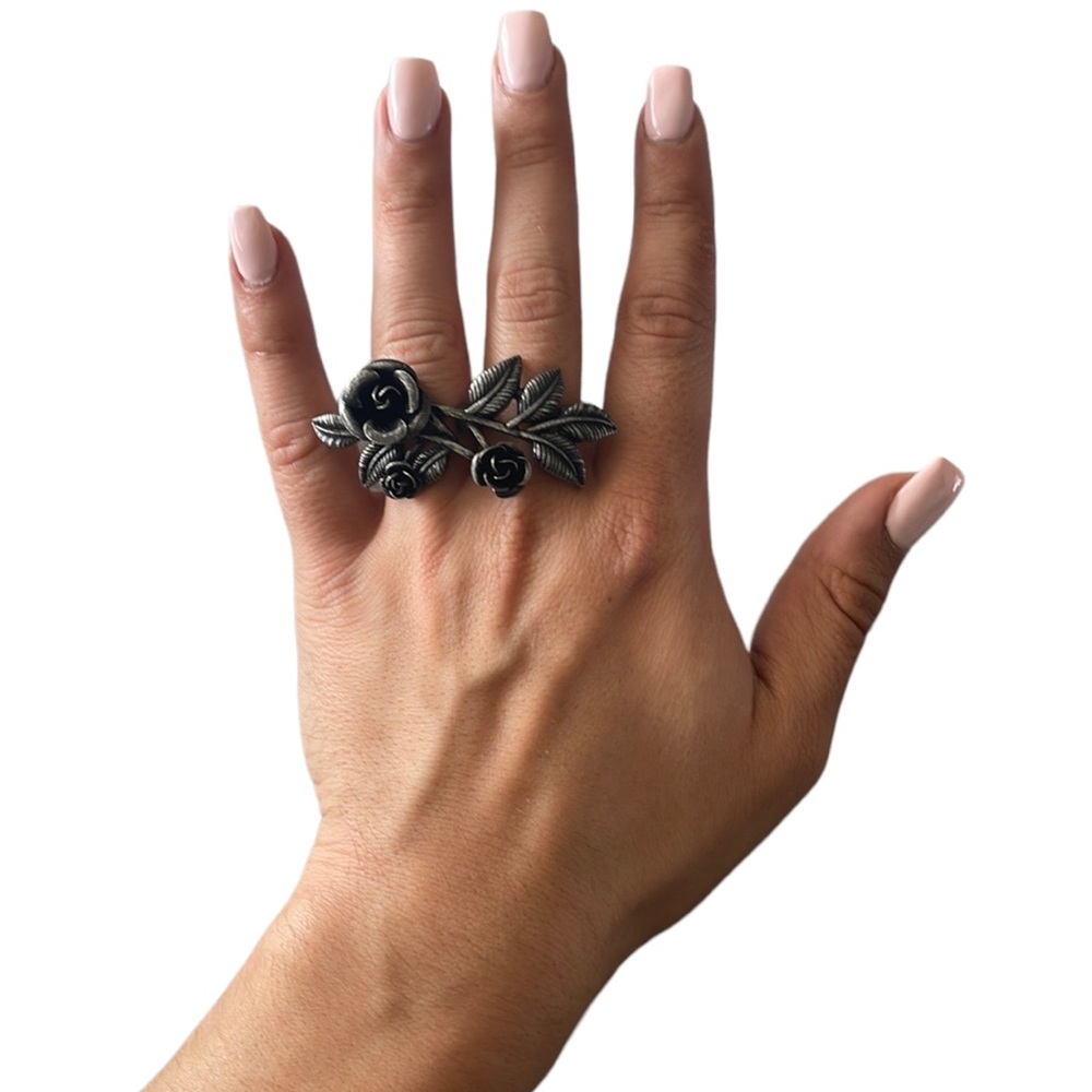 Flower 2 Finger Ring